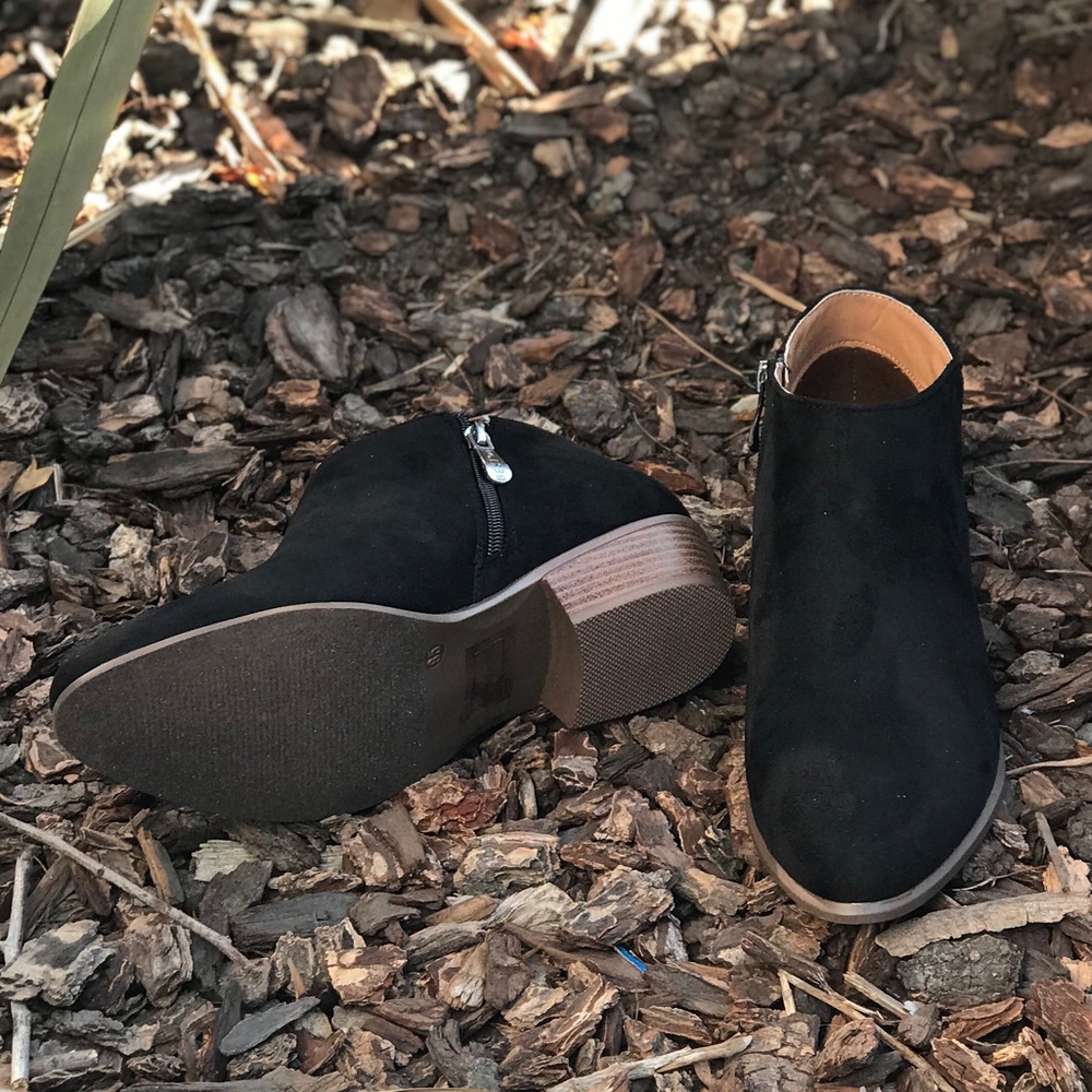 Western style low cut suede ankle booties - Picture 3 of 4